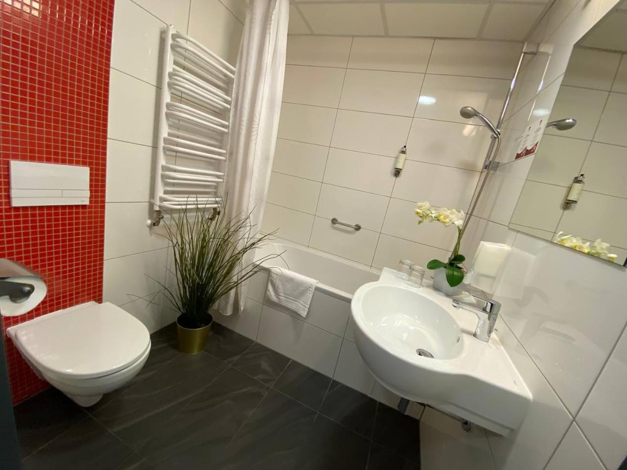 Aqua-Zdroj Hotel Walbrzych Ngoại thất bức ảnh