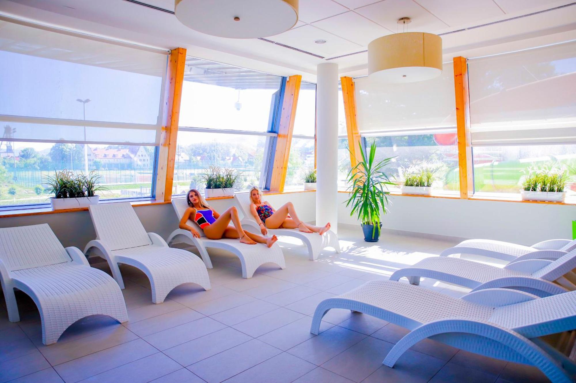 Aqua-Zdroj Hotel Walbrzych Ngoại thất bức ảnh