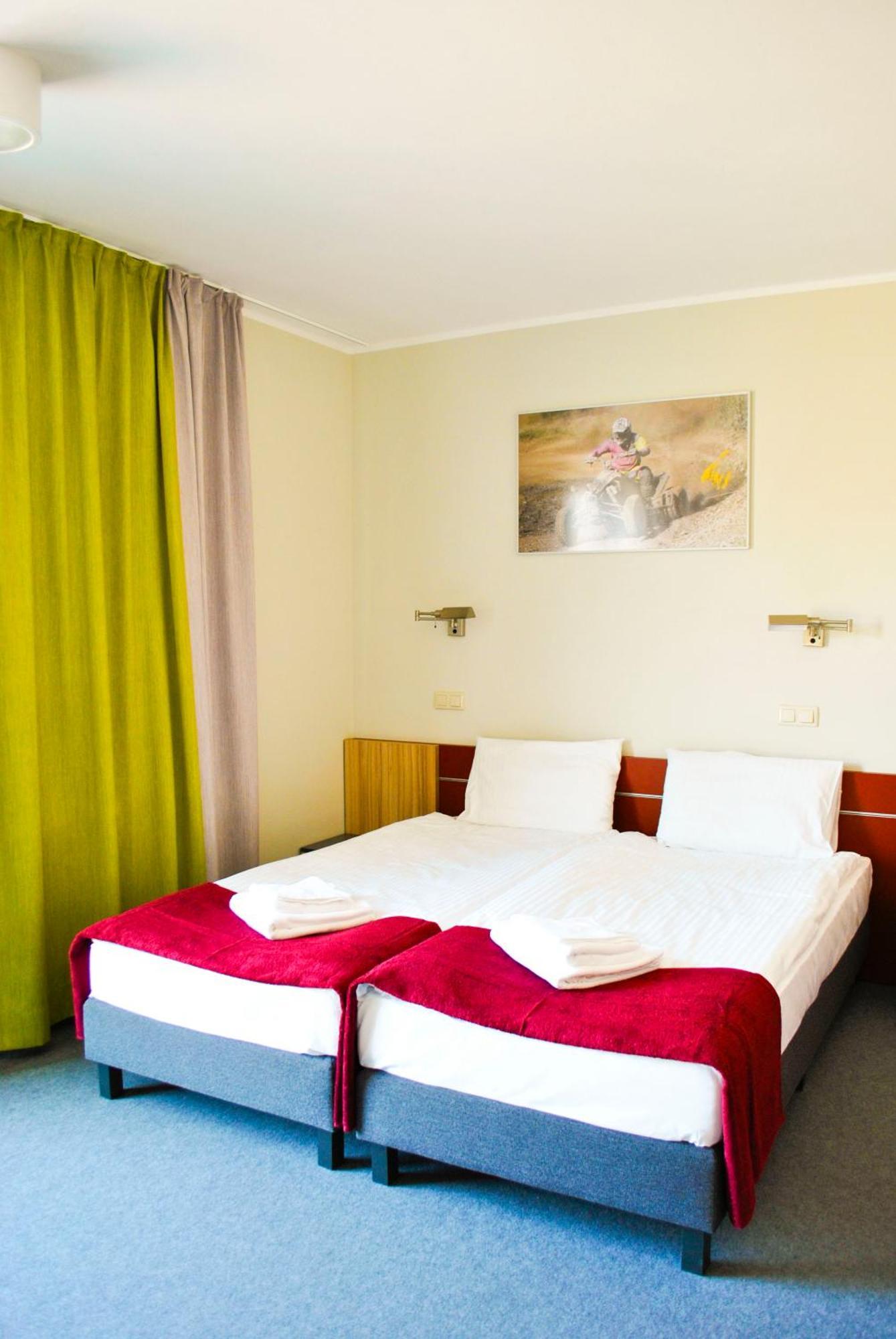 Aqua-Zdroj Hotel Walbrzych Ngoại thất bức ảnh