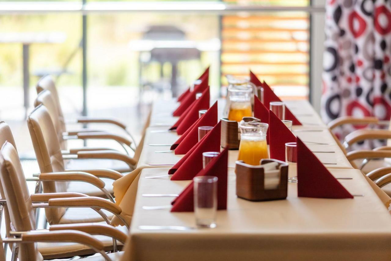 Aqua-Zdroj Hotel Walbrzych Ngoại thất bức ảnh